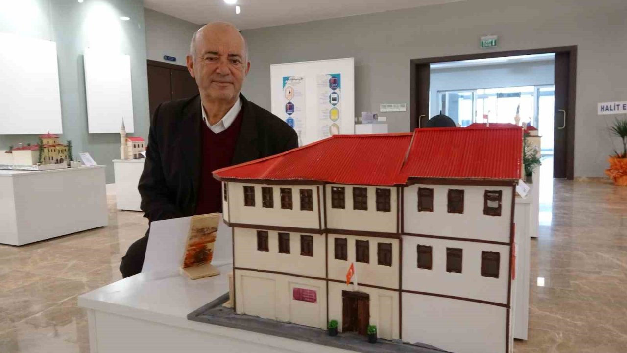 Sanatçı İbrahim Güneş’ten Kütahya’nın tarihi mekanlarını tanıtan maket sergisi