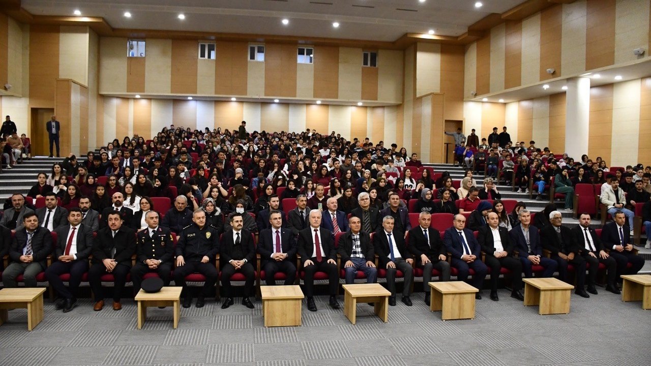 Kulu’da Çanakkale Zaferi’nin yıl dönümünde şehitler anıldı