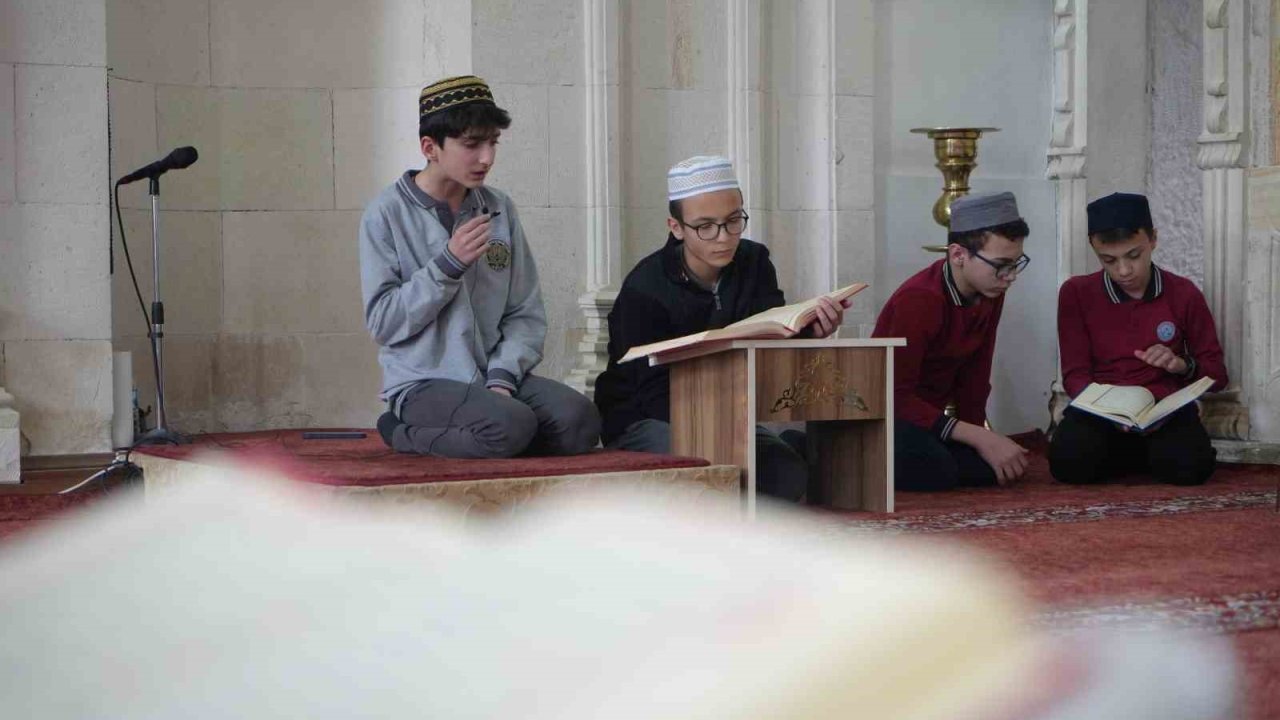 Asırlık geleneğin emanetçileri: Genç hafızlar Bayburt’ta mukabele geleneğini devam ettiriyor