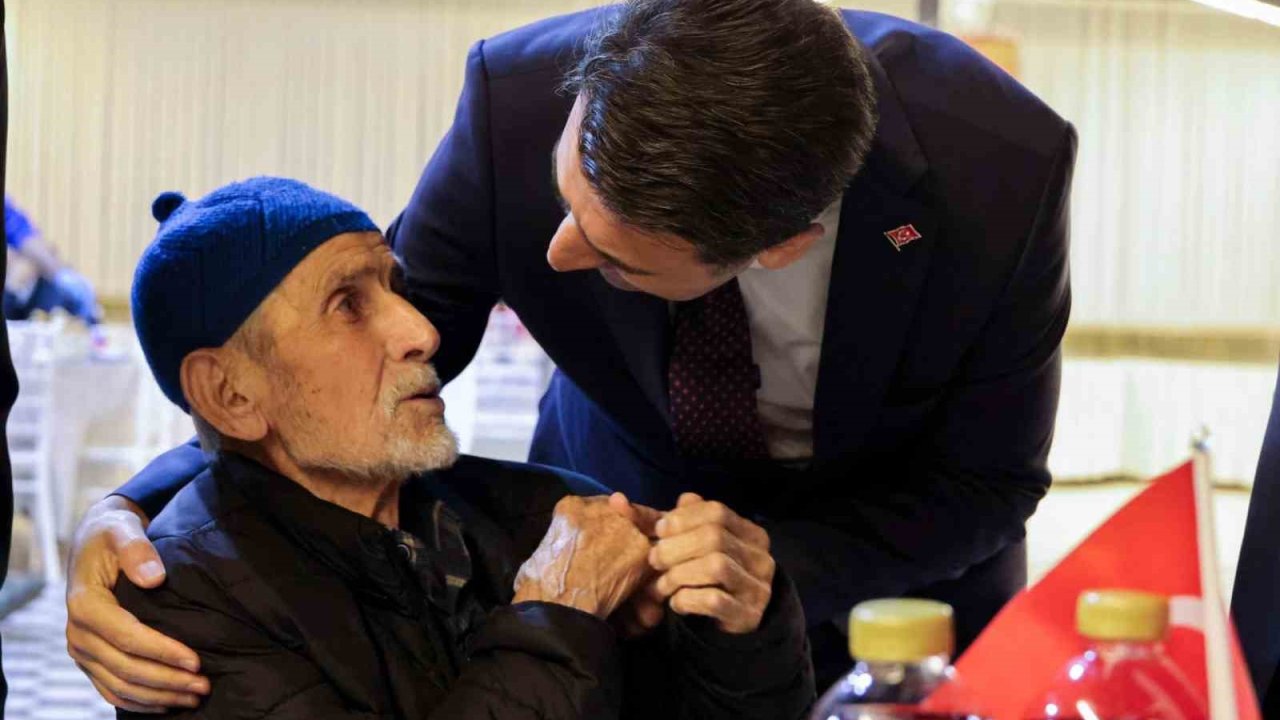 Şehit aileleri ve gazilerle iftar programında buluştu