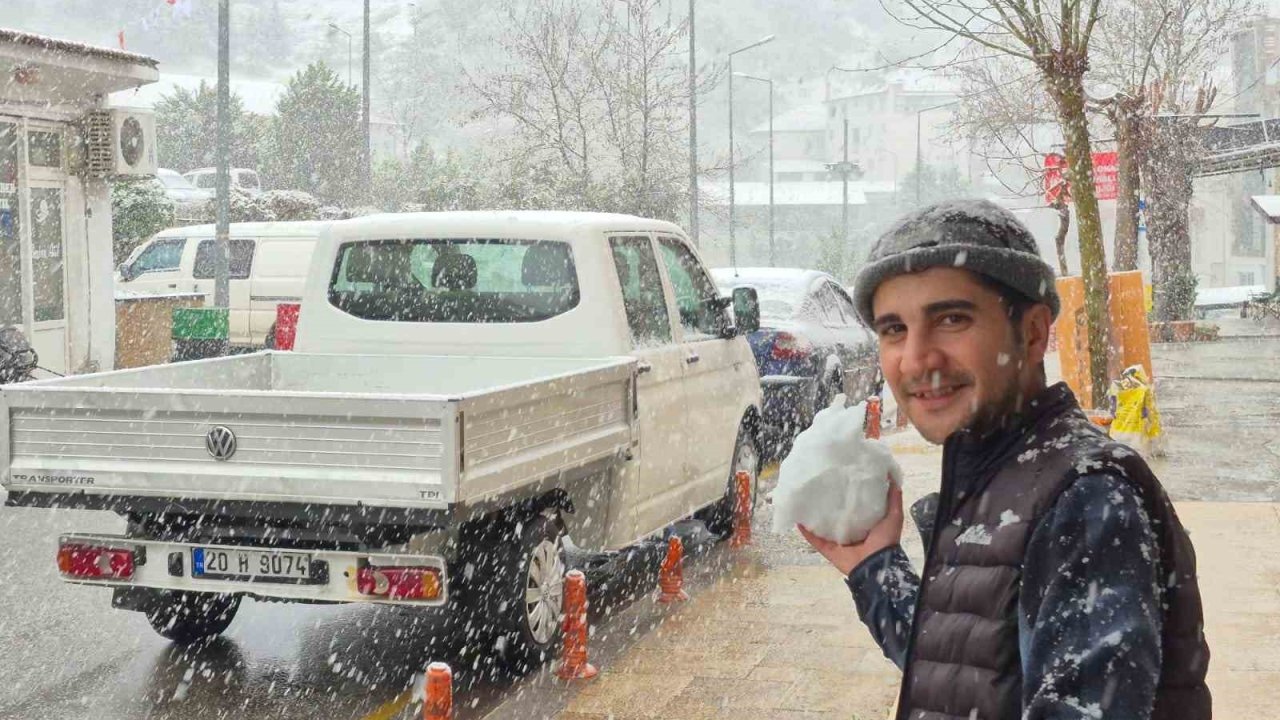 Denizli’de bahar ve kış aynı günde yaşandı