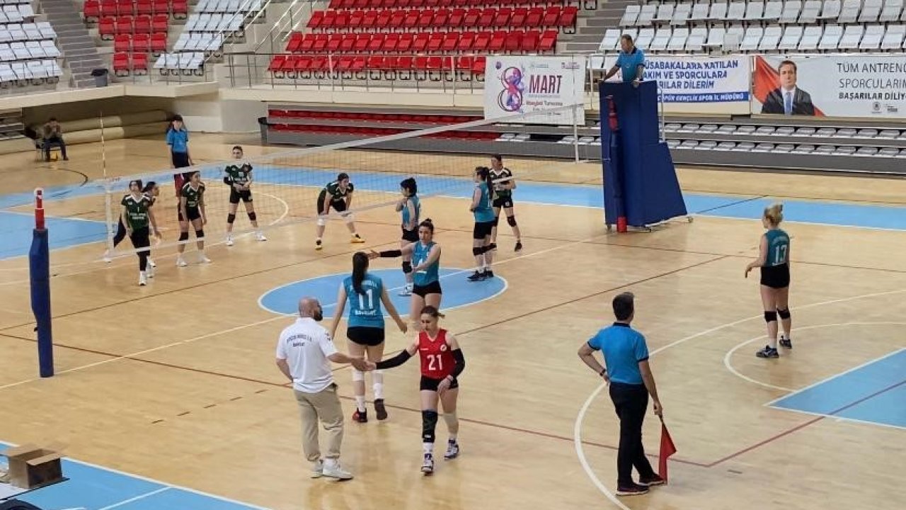 Bayburtlu kadın voleybolcular tüm maçları kazanarak finale yükseldi