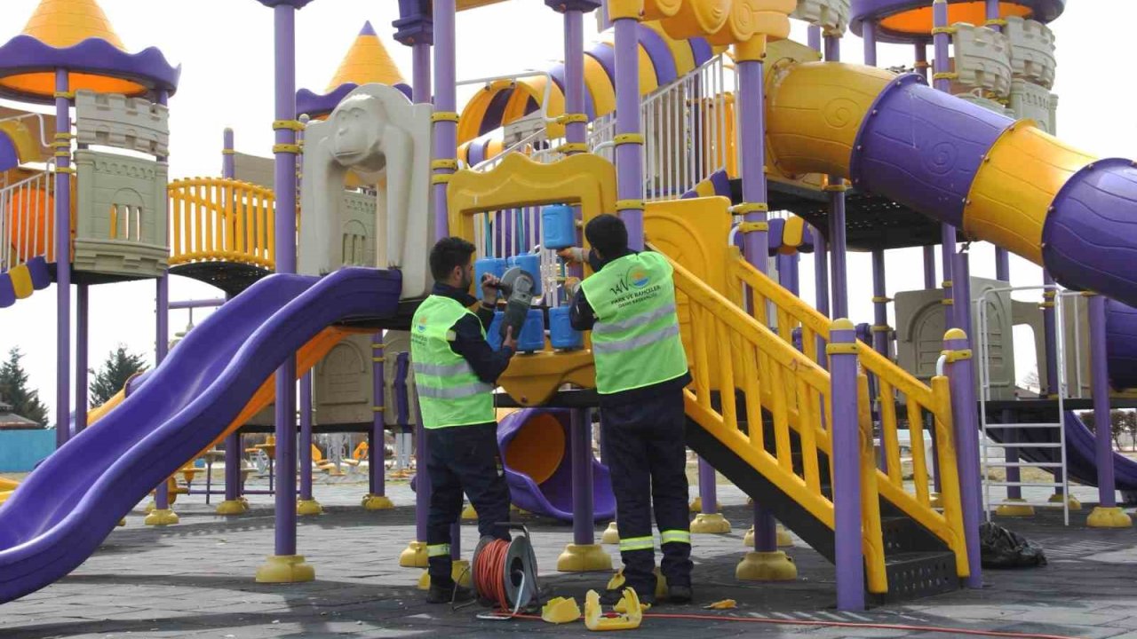 Van’da parklar bahara hazırlanıyor