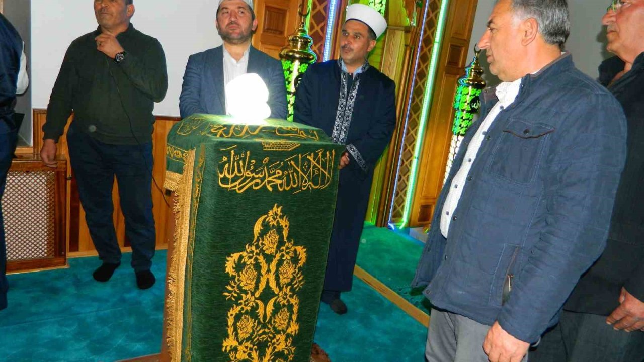 Posof’ta Sakalı Şerif salâvatlarla ziyaret edildi