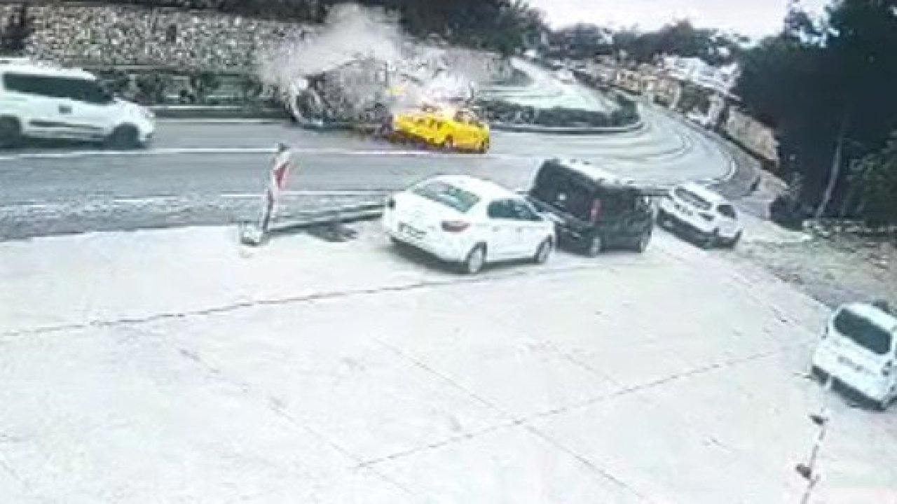Virajı alamadı, karşı şeride geçerek taksiye çarptı