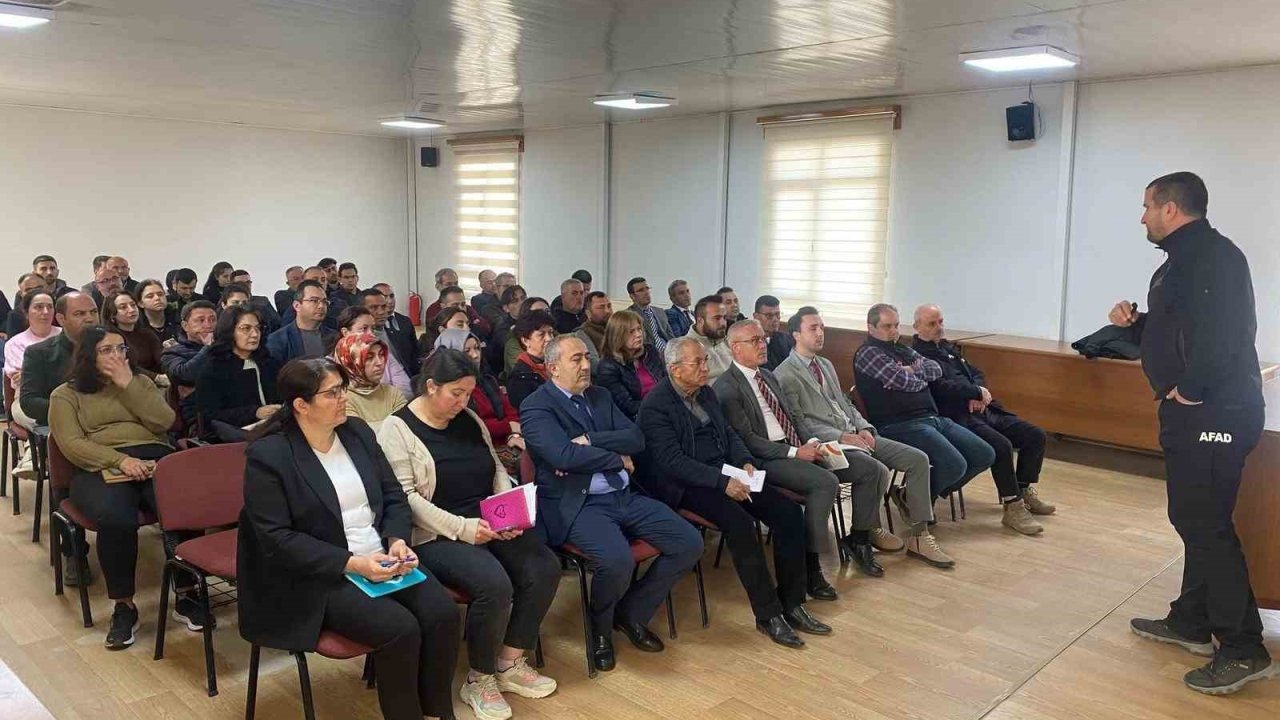 Sarıgöl’de afet ve acil durum bilgilendirme eğitimi