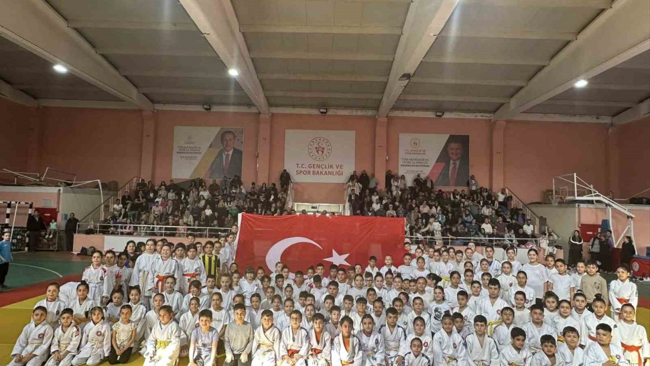 Salihli’de Çanakkale Deniz Zaferi’nin 110. yıl dönümüne özel turnuva