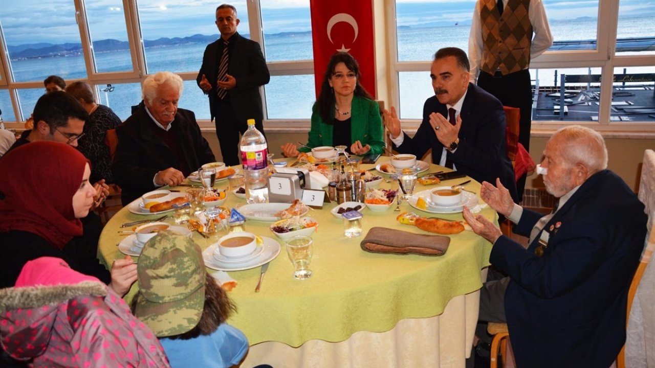 Edremit Kaymakamlığı’ndan şehit aileleri ve gaziler onuruna iftar