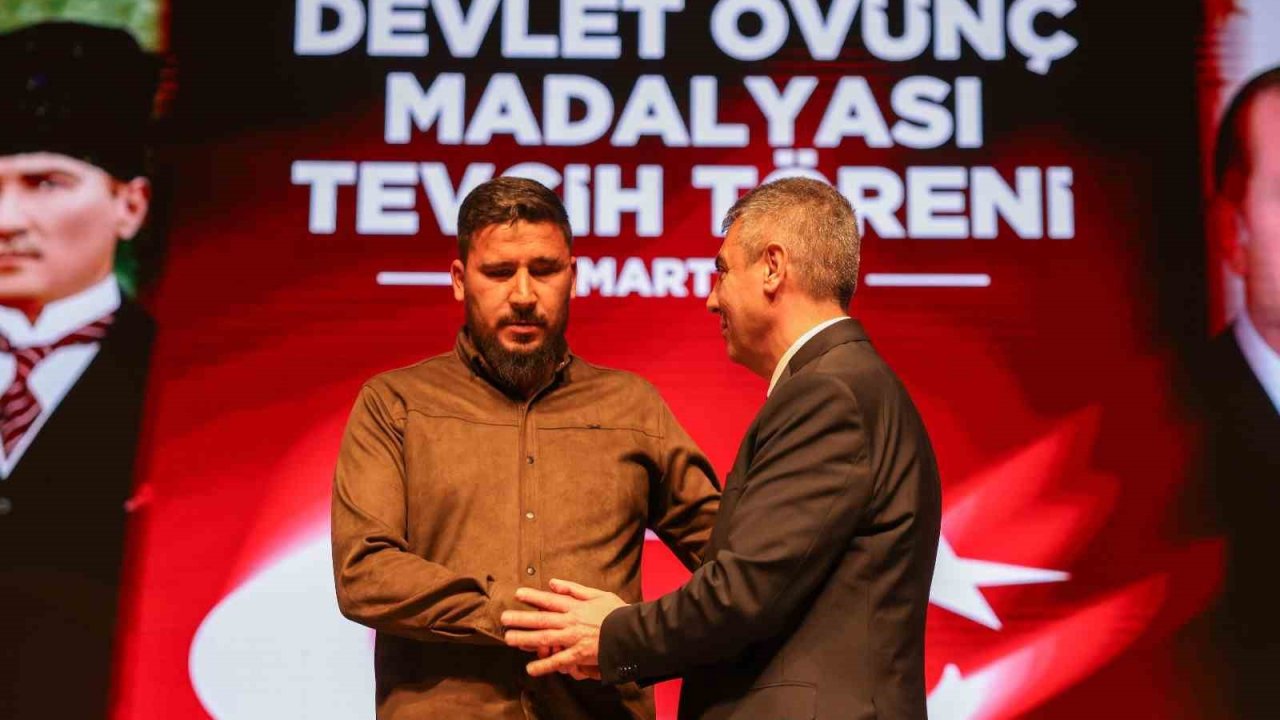 Mersin’de Devlet Övünç Madalyası ve Beratı tevcih töreni