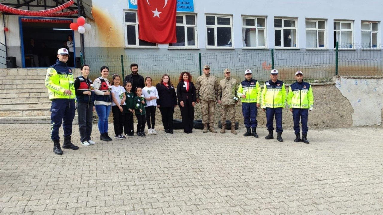 Şırnak’ta öğrencilere "Trafik Dedektifleri Projesi" anlatıldı