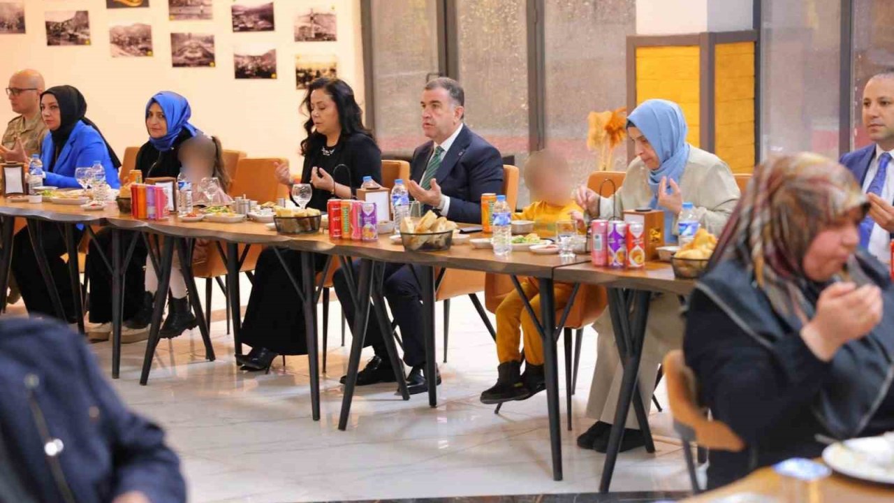 Koruyucu ailelerle iftar sofrasında bir araya gelindi