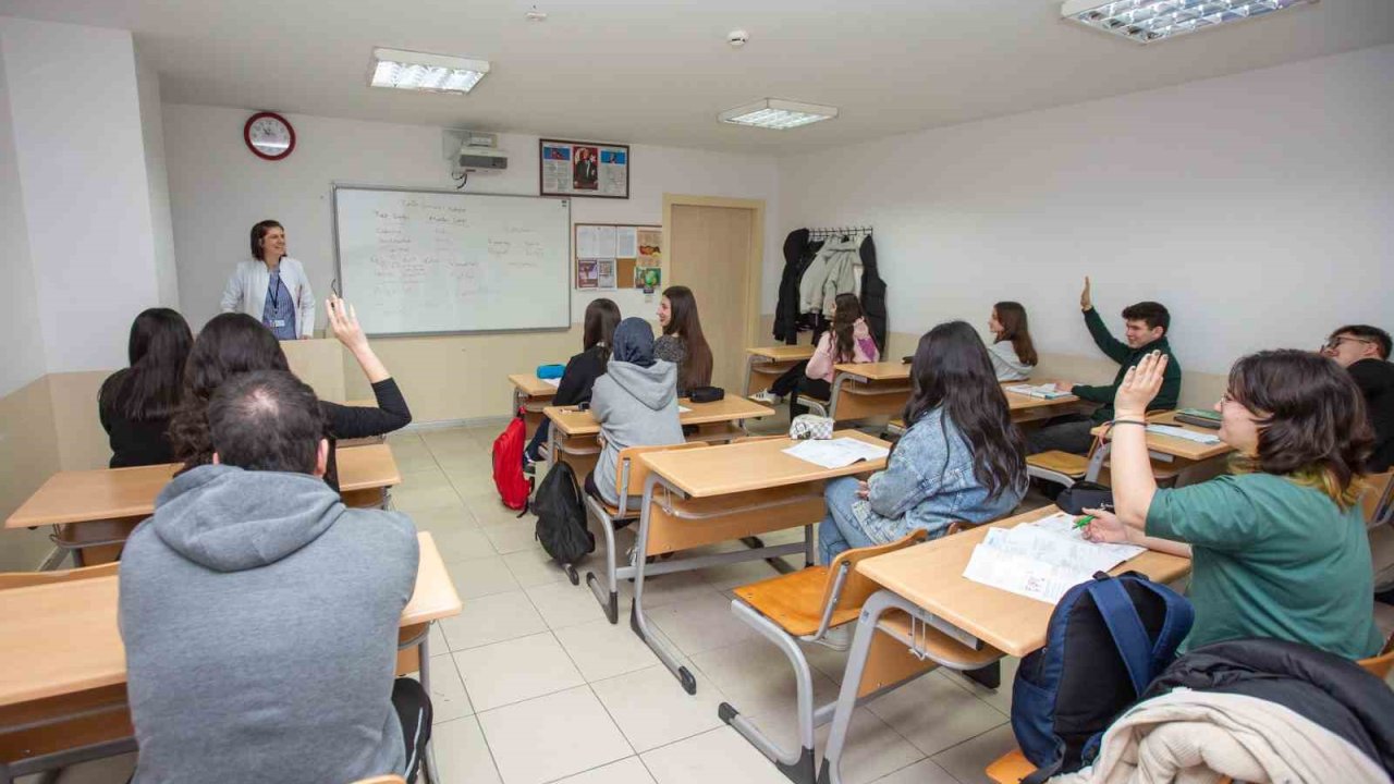 Bursa Büyükşehir, üniversite adaylarının yanında