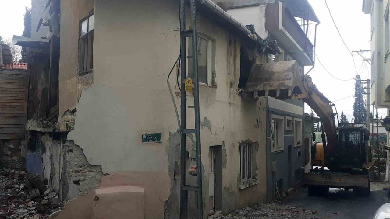 Osmangazililerin güvenliği için metruk binalar yıkılıyor