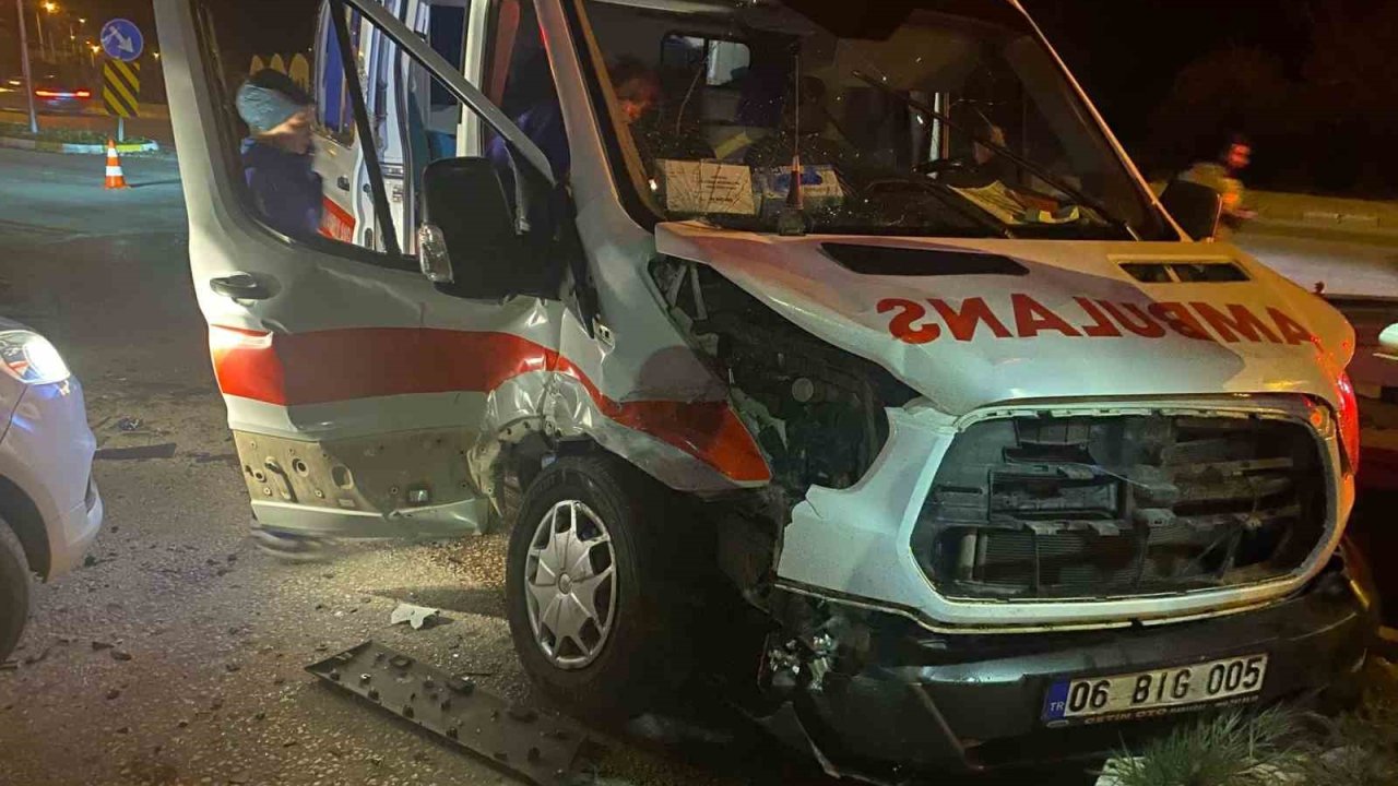 Ambulans ile cipin karıştığı kazada 9 kişi yaralandı