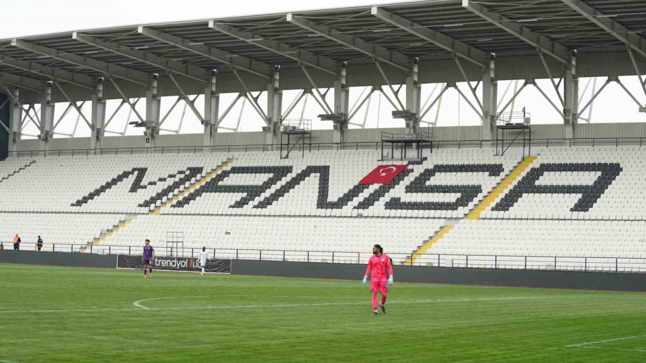 Manisa’da tribünler boş kaldı