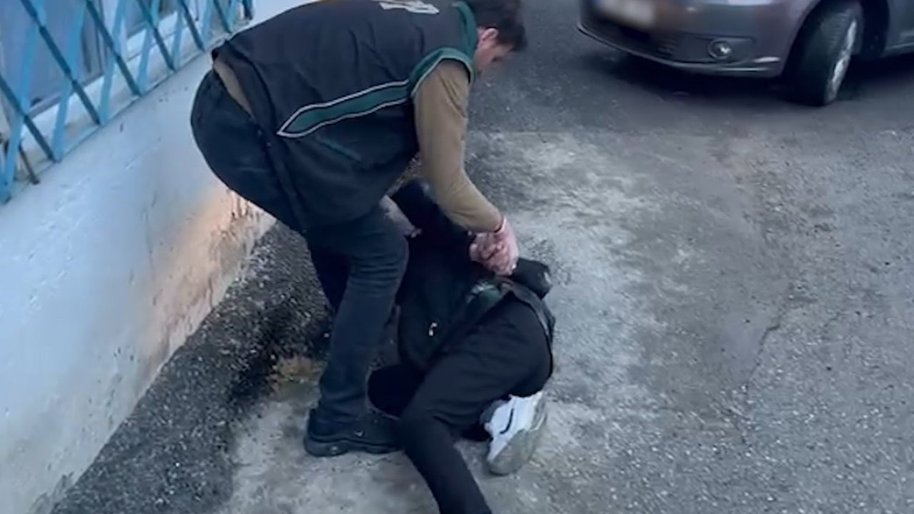 Aranan şahıslar saklandıkları adreslerde yakalandı