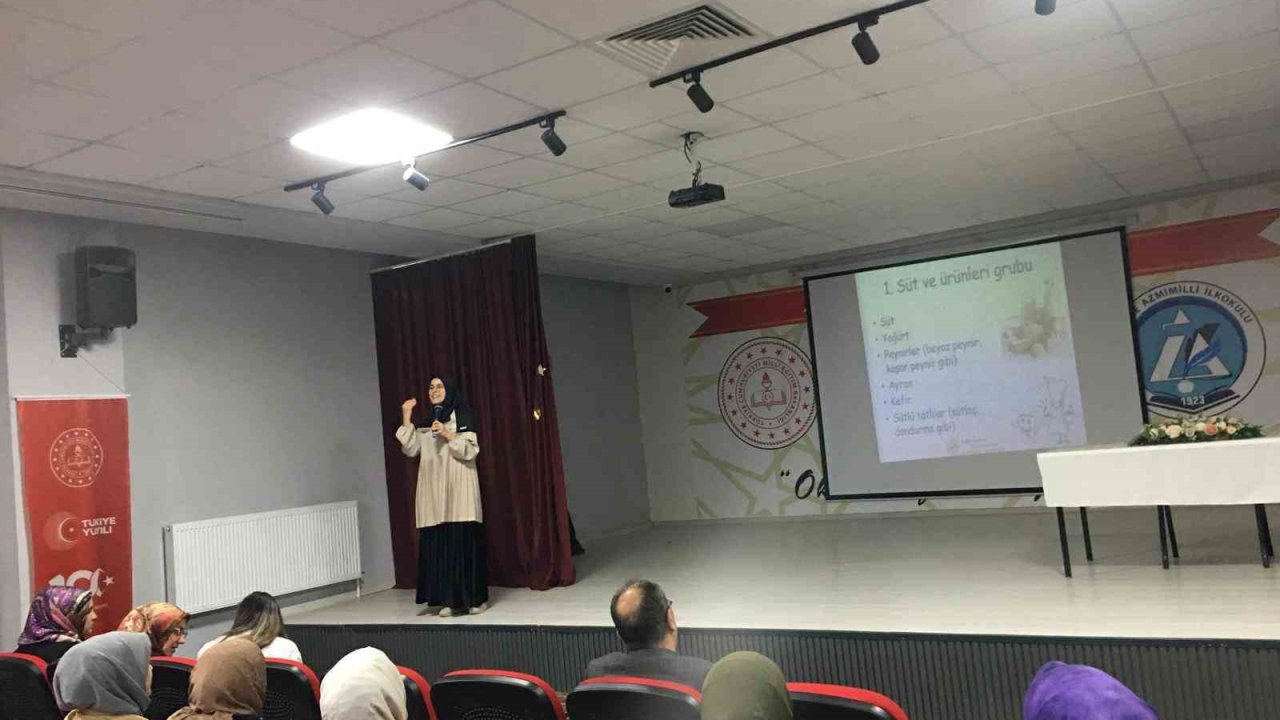 Öğretmen ve velilere sağlıklı beslenme anlatıldı