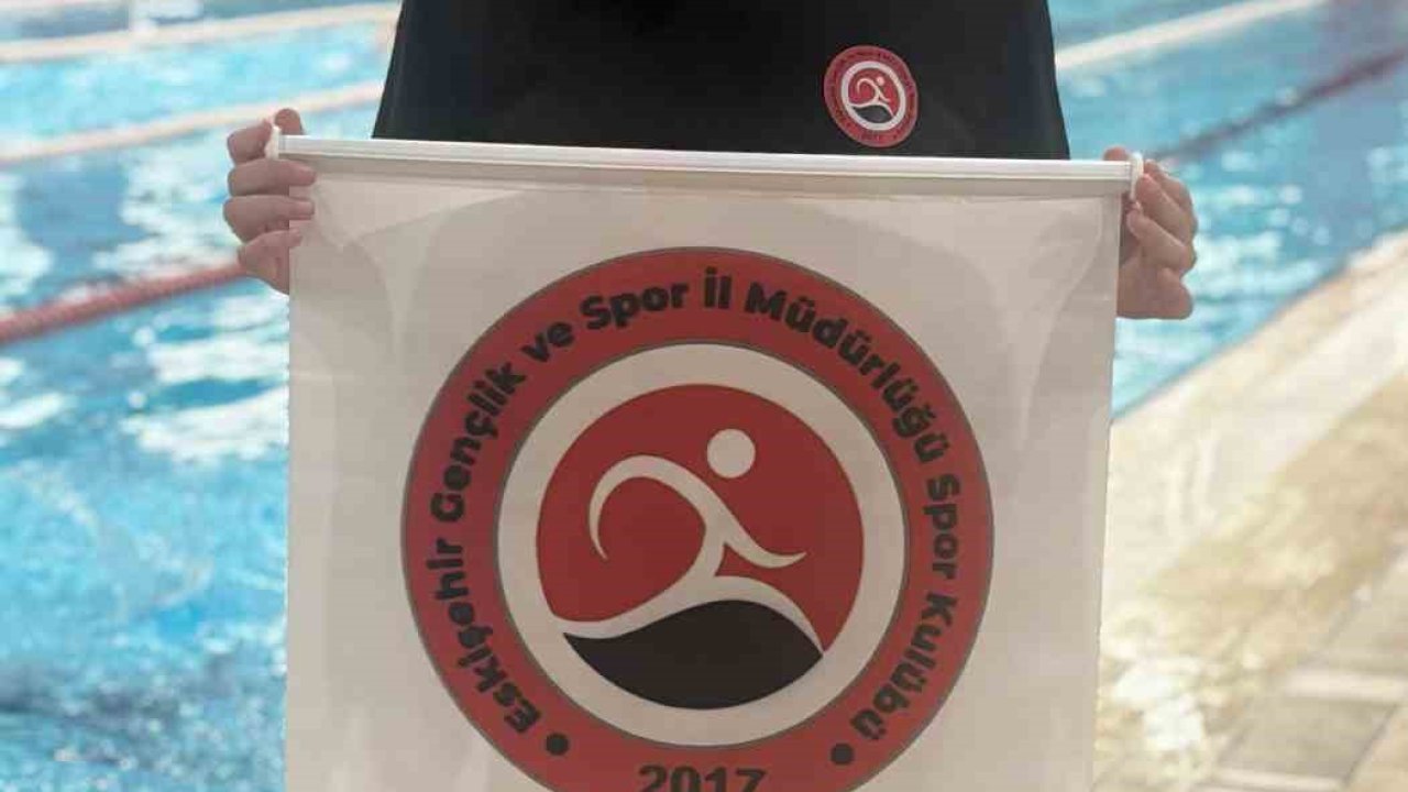 Eskişehirli yüzücü Aybike Tekin Türkiye Karmasına seçildi