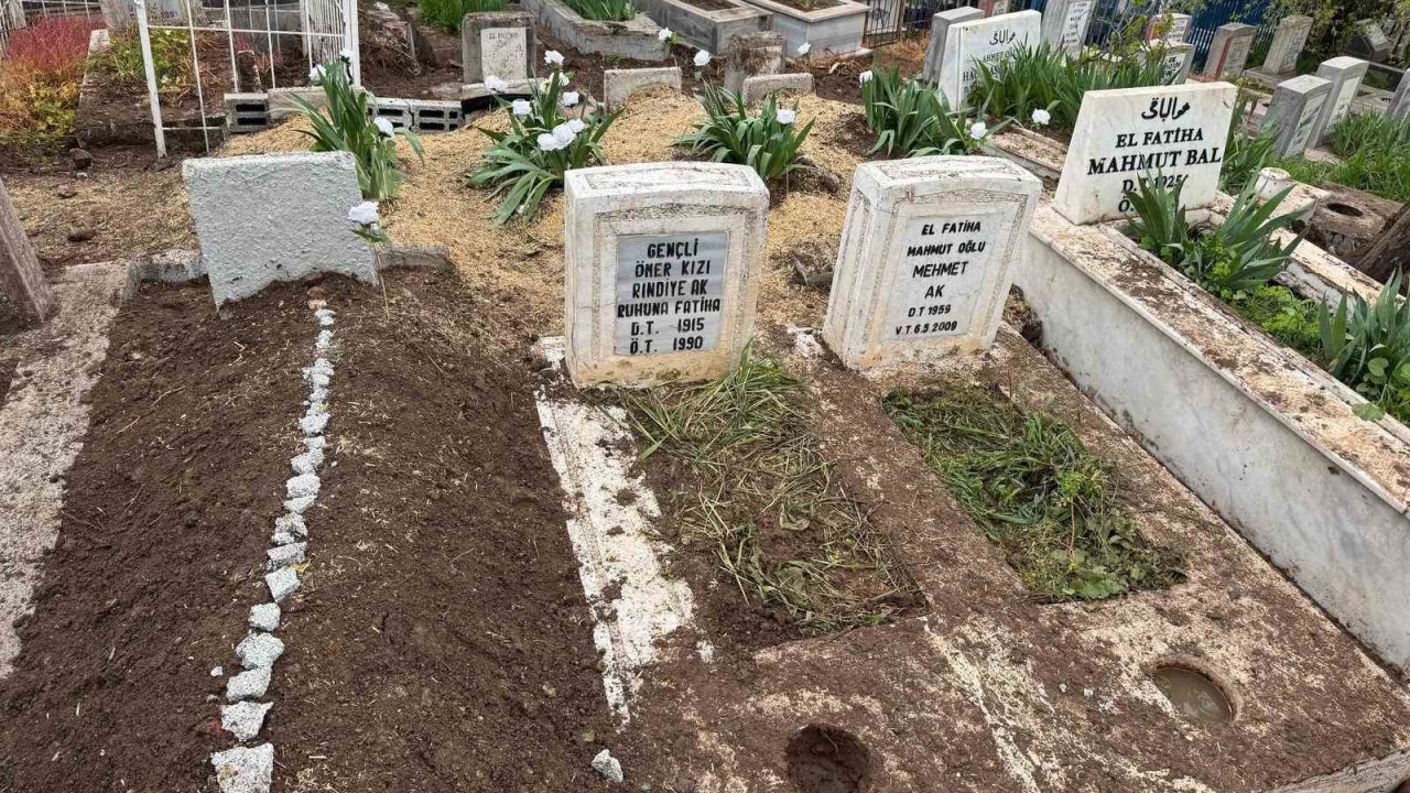 Karabük’teki kazada hayatını kaybeden anne Uluışık’ta Diyarbakır’da çocuklarının yanına defnedildi