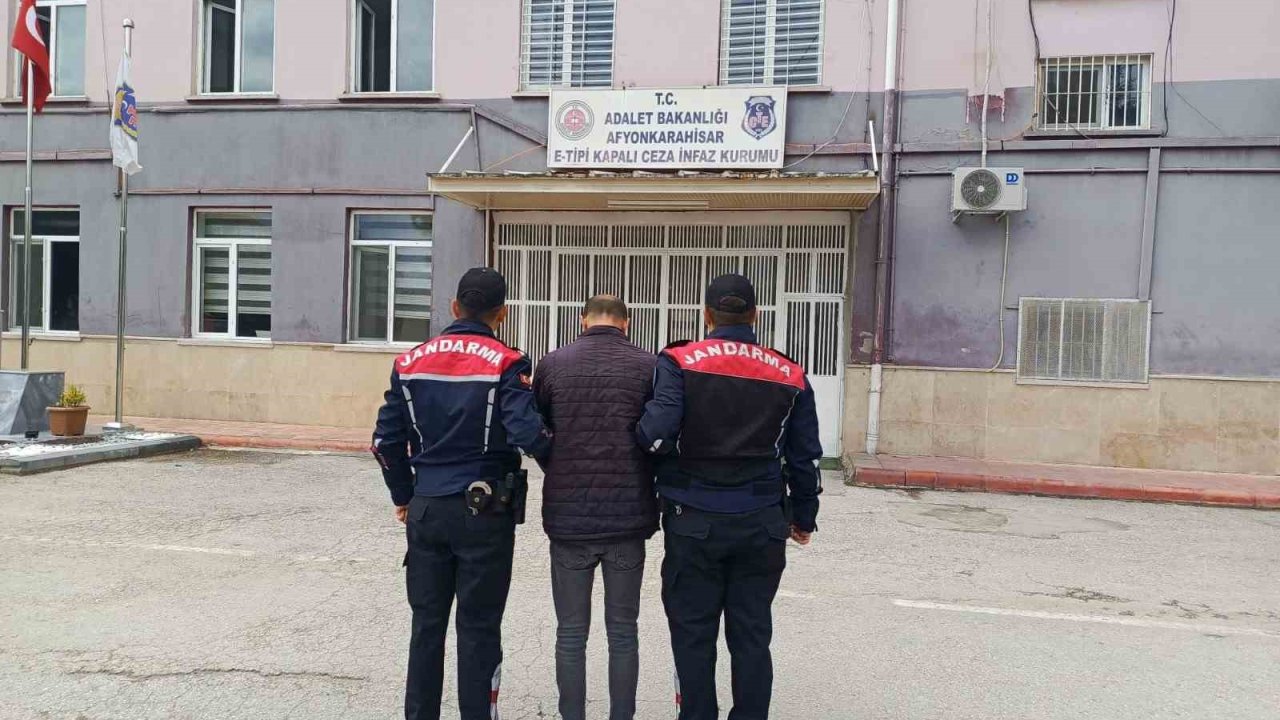 Hırsızlık suçundan aranan şahsı jandarma yakaladı