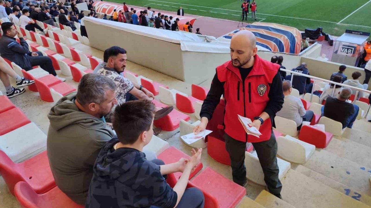 Sporseverler siber ve terör suçları konusunda bilgilendirildi