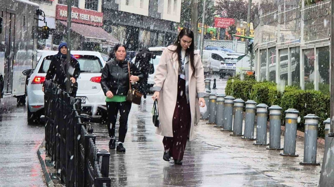 Tekirdağ’da lapa lapa kar yağdı