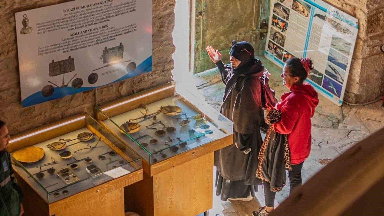 Kuşadası Deniz Ticaret Tarihi Müzesi vatandaşlardan yoğun ilgi görüyor