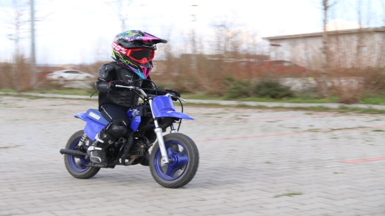 Zayn’a rakip Eskişehir’den çıktı: 3 yaşındaki Atakan motosikletiyle pistlerin tozunu attırıyor