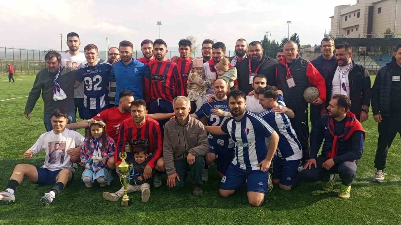 Amatör lig maçında sahada başlayan kavga saha dışına taştı