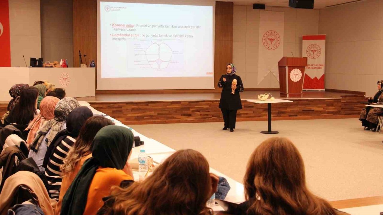 Elazığ’da ebelere yönelik eğitimler sürüyor