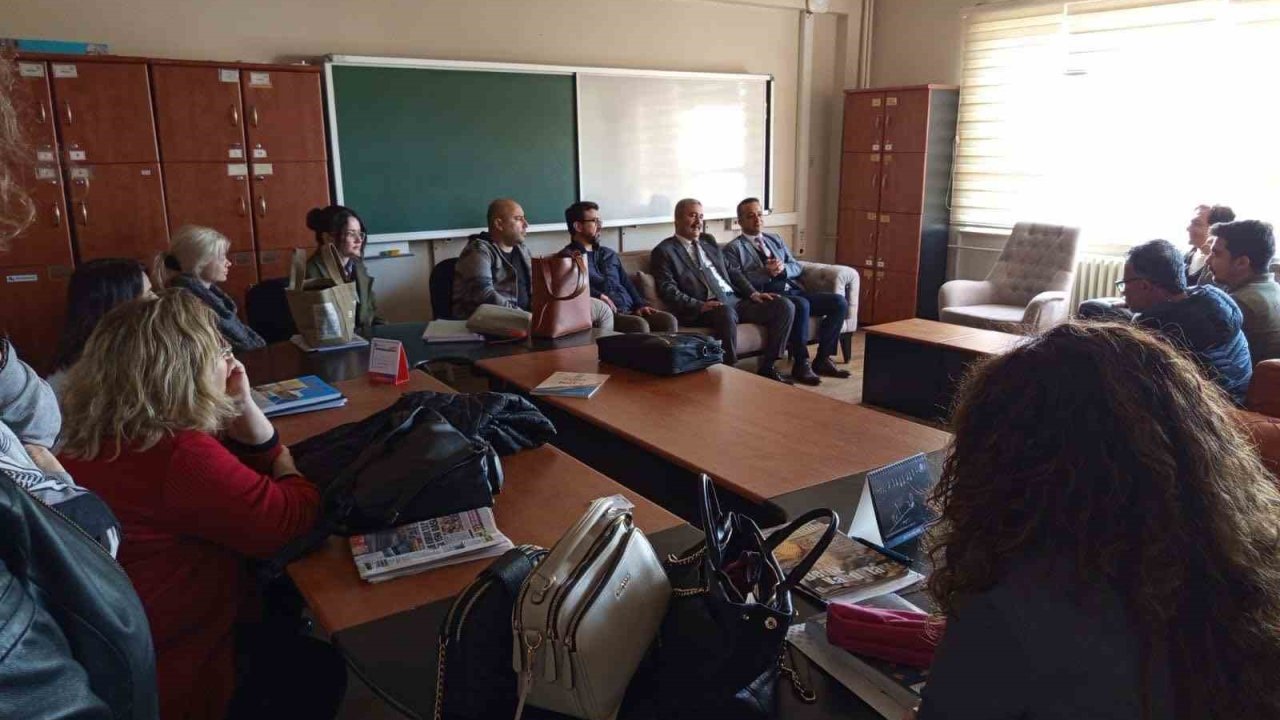 Lise öğretmenleri bilgilendirildi