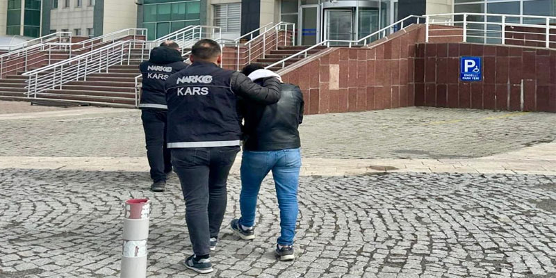 Kars'ta depoya baskın, uyuşturucu çıktı