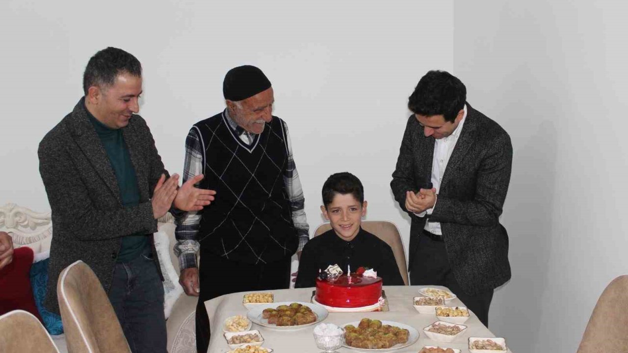 Kaymakam Güzel’den şehit ailesine doğum günü sürprizi