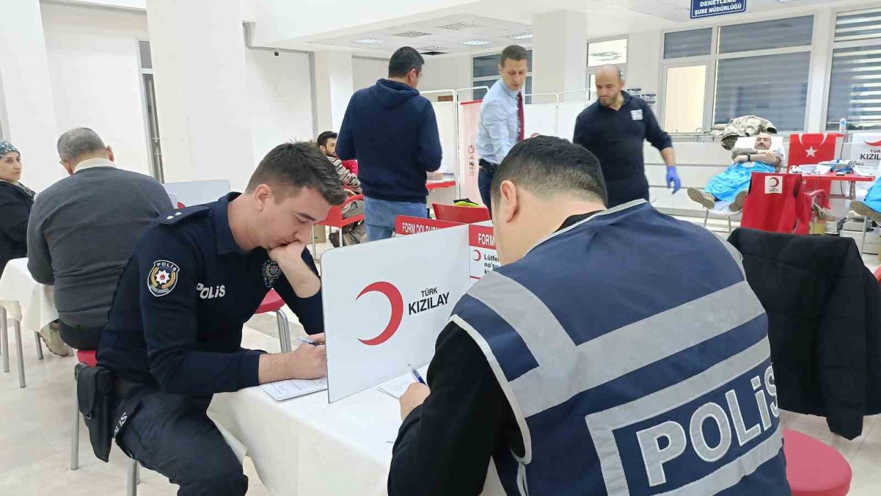 Edirne polisinden kan bağışına destek