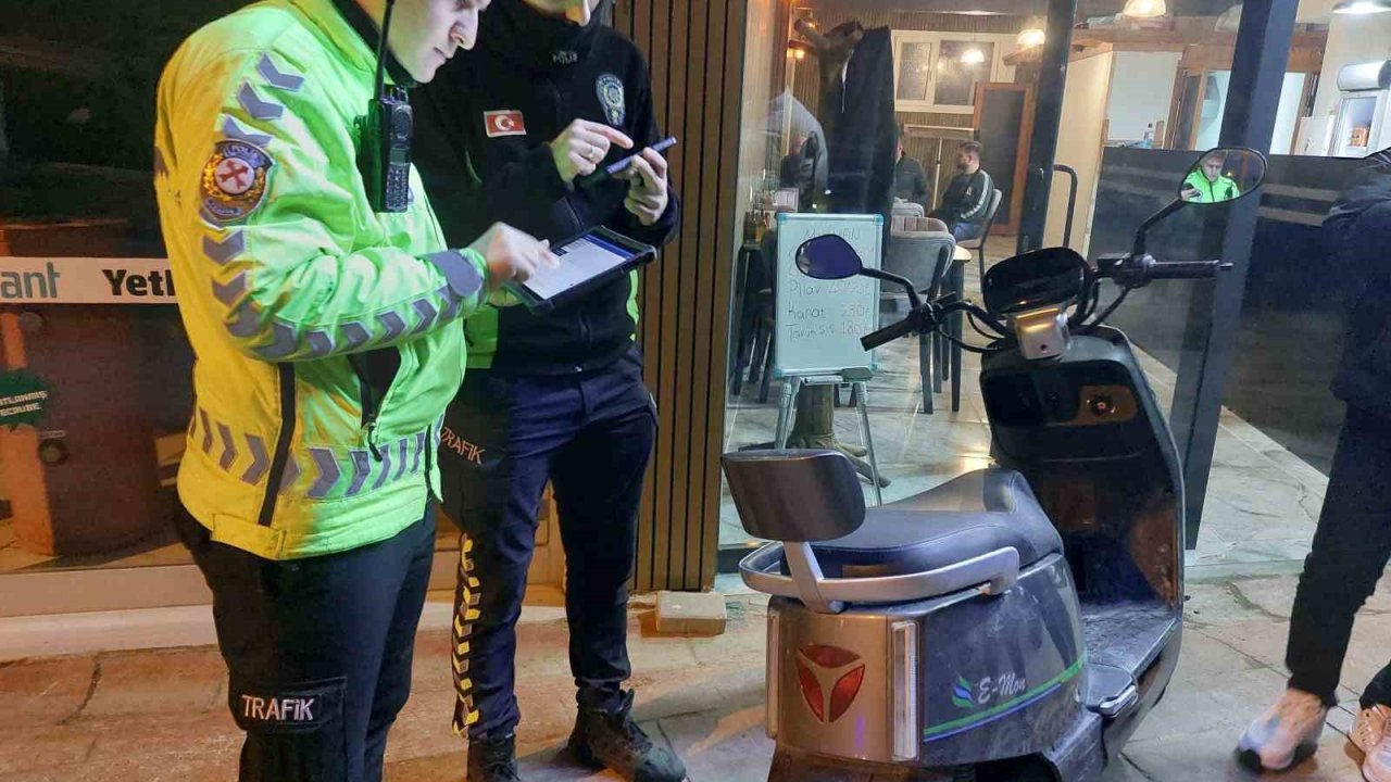 Sakarya’da elektrikli bisiklet yayaya çarptı: 2 yaralı