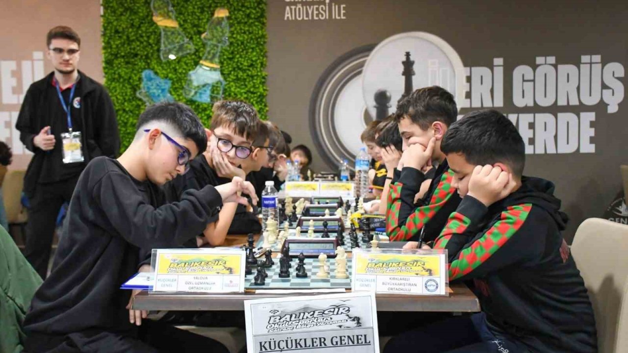Balıkesir’de 300 sporcu satranç müsabakalarında mücadele ediyor