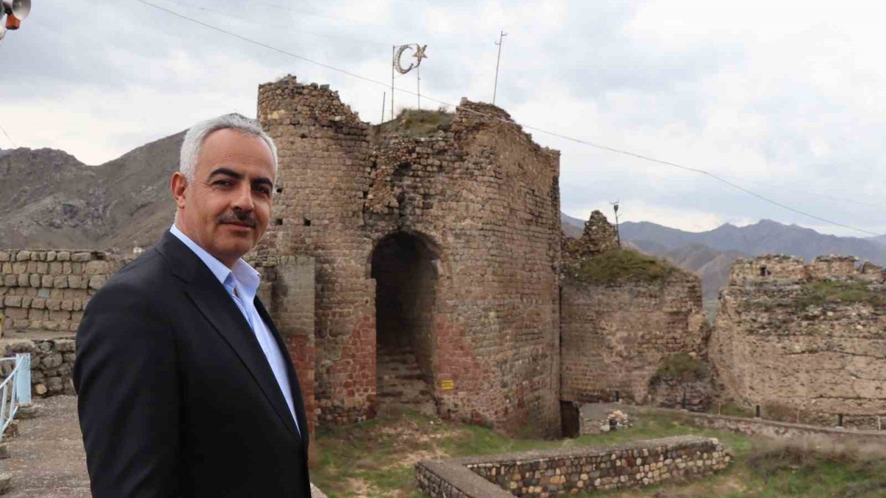 Oltu Kalesi’nin restorasyonu başlıyor