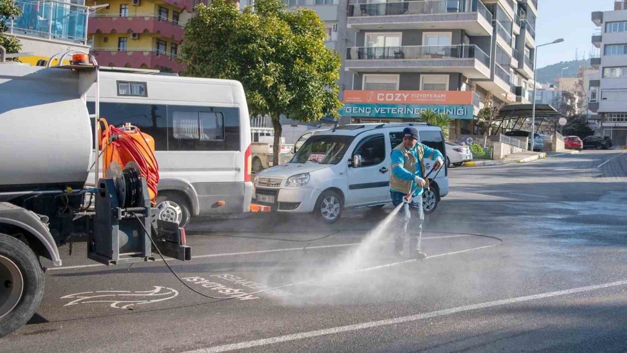 Kuşadası Belediyesi kenti turizm sezonuna hazırlıyor