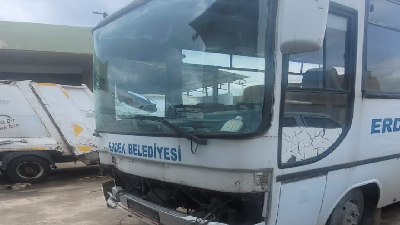 Erdek Belediyesi’ne ait araç çalındı, 7 araca çarptı