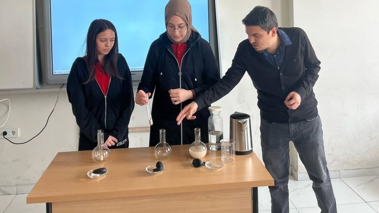 Altıntaş’ta "Enerjimiz Geleceğe-Kodluyorum, Modelliyorum, Üretiyorum" projesi