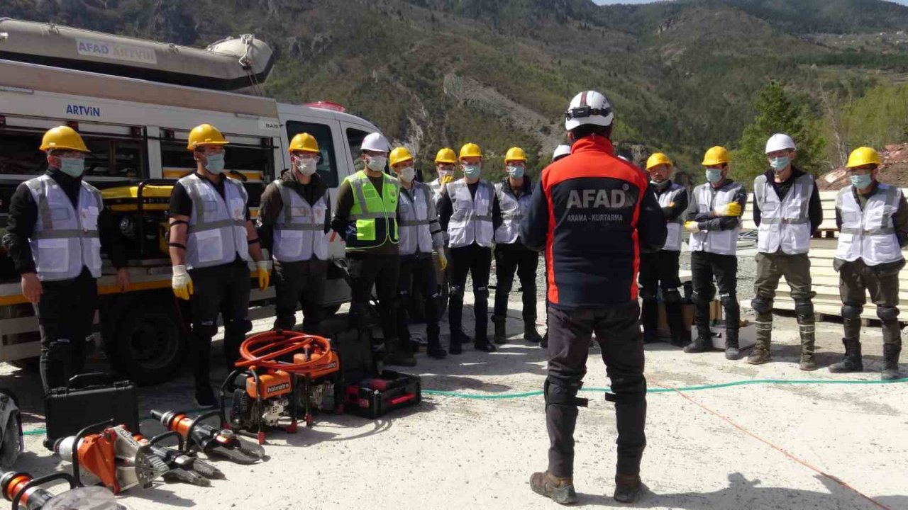 Artvin’de 237 Orman Bölge Müdürlüğü personeline arama kurtarma eğitimi