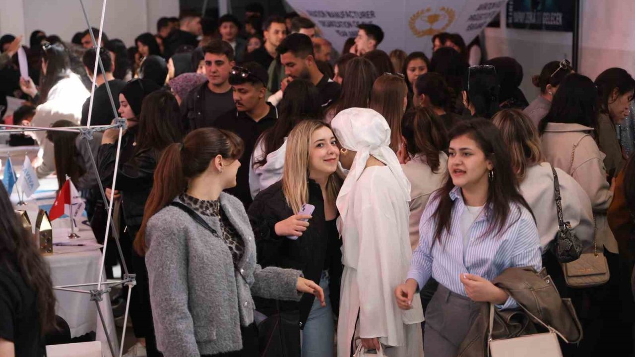 Nevşehir’de kariyer günlerine yoğun ilgi