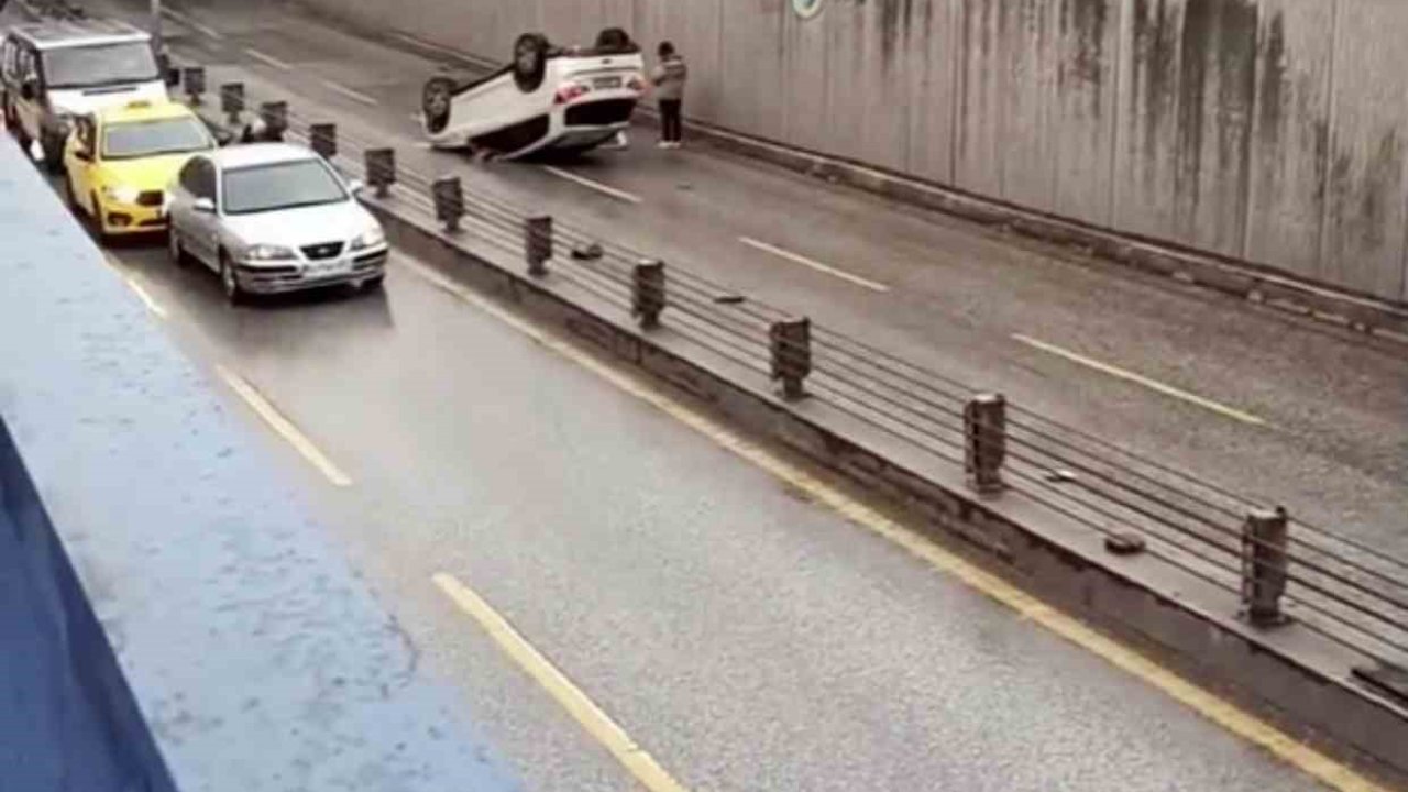 Alt geçitte takla atan otomobil trafiği aksattı