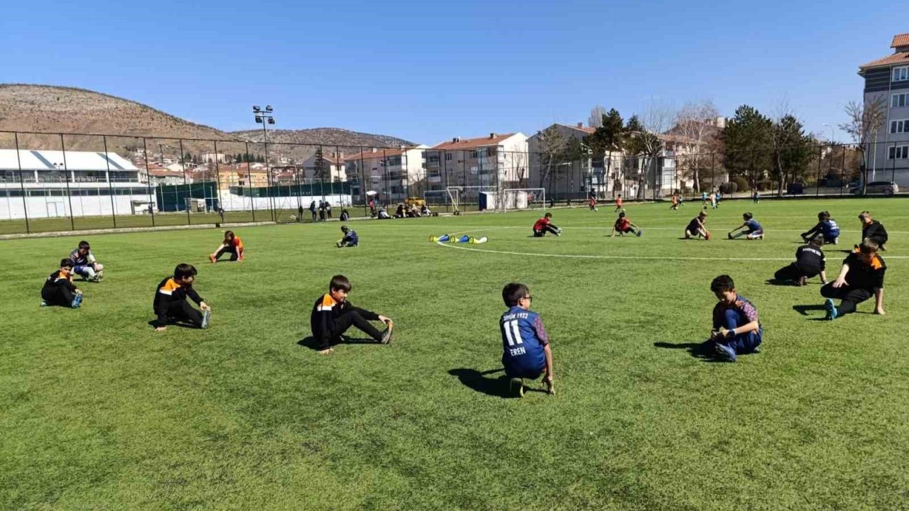 Futbol antrenmanları aralıksız devam ediyor