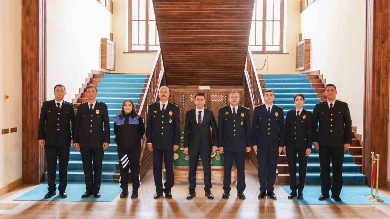 Emniyet mensuplarını makamında ağırladı