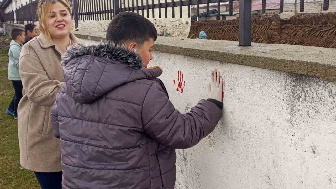 Öğrenciler otizme dikkat çekti