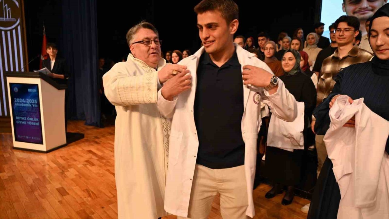 BEUN’da Eczacılık Fakültesi beyaz önlük giyme töreni heyecanı yaşandı