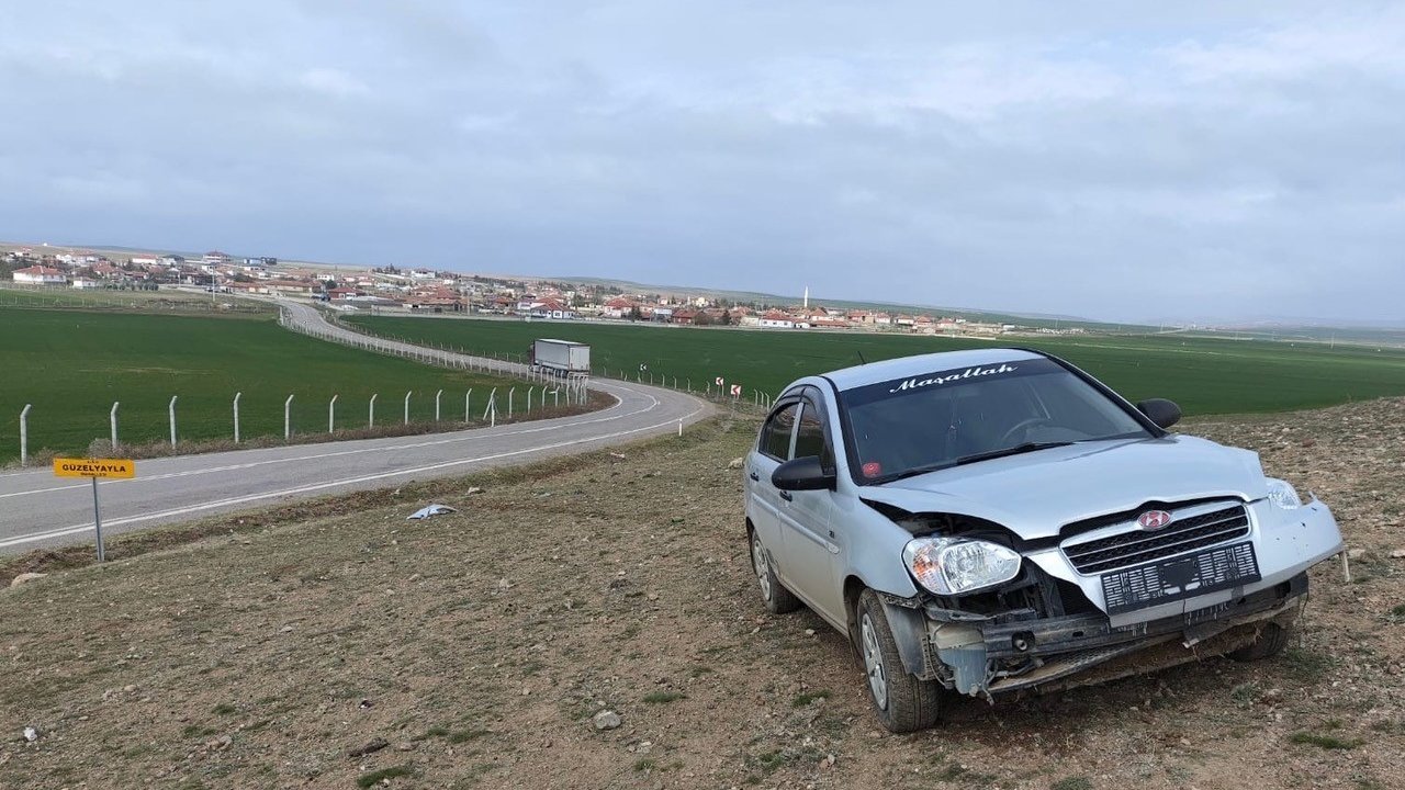 Kontrolden çıkan otomobil araziye girdi: 1 yaralı
