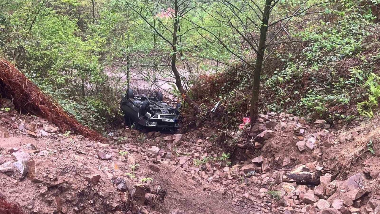 Giresun’da otomobil şarampole devrildi: 4 yaralı