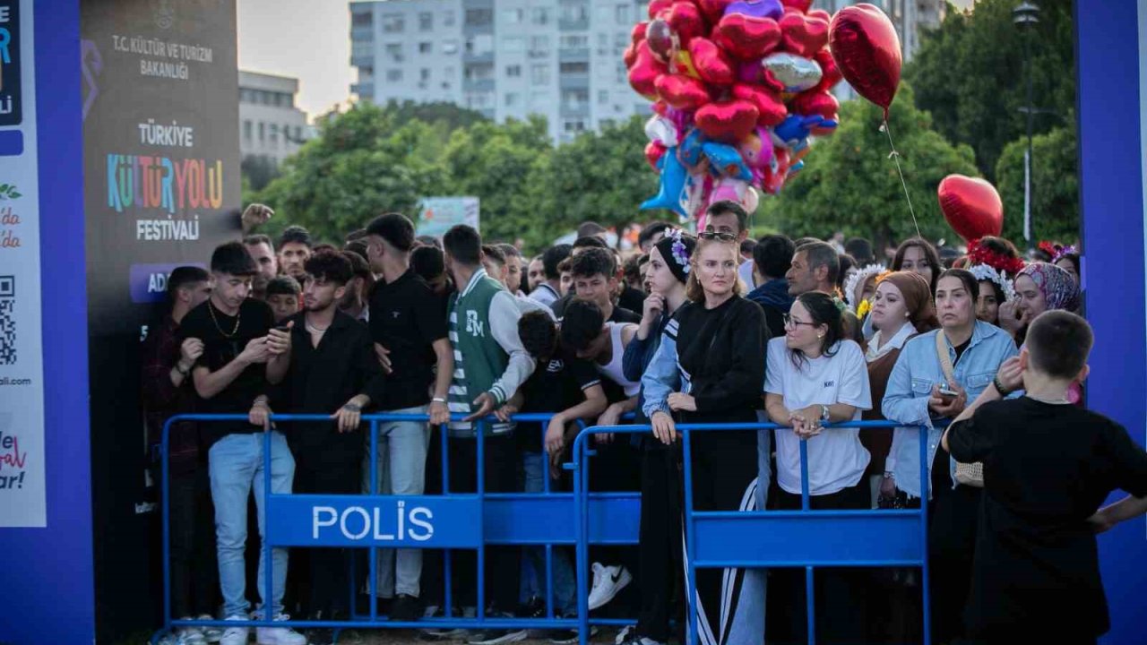 Her şey ön sırayı kapmak için: Maraton koşar gibi konsere koştular
